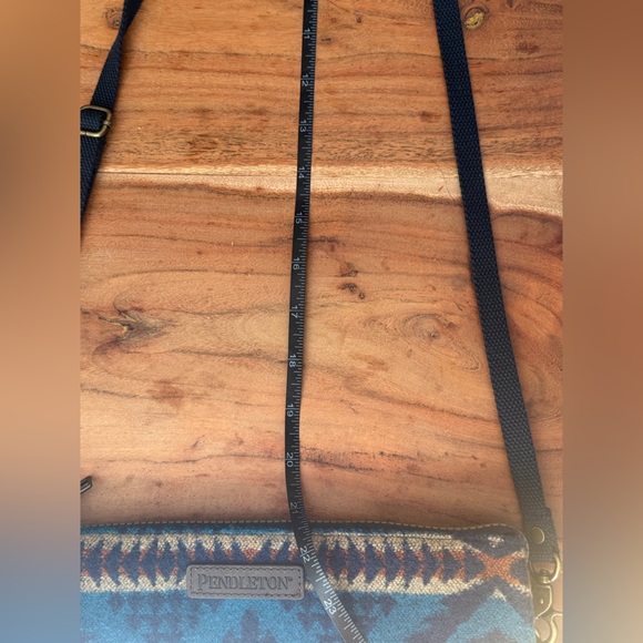 Pendleton large three pocket keeper wool crossbody bag - Picture 14 of 14